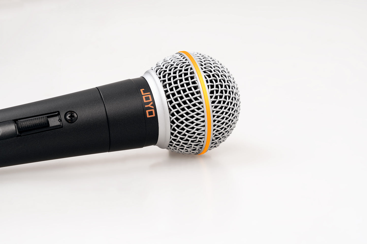 oyo Technologies Dynamic Vocal Microphone with Carrying Case and Cable DM-1-JOYO